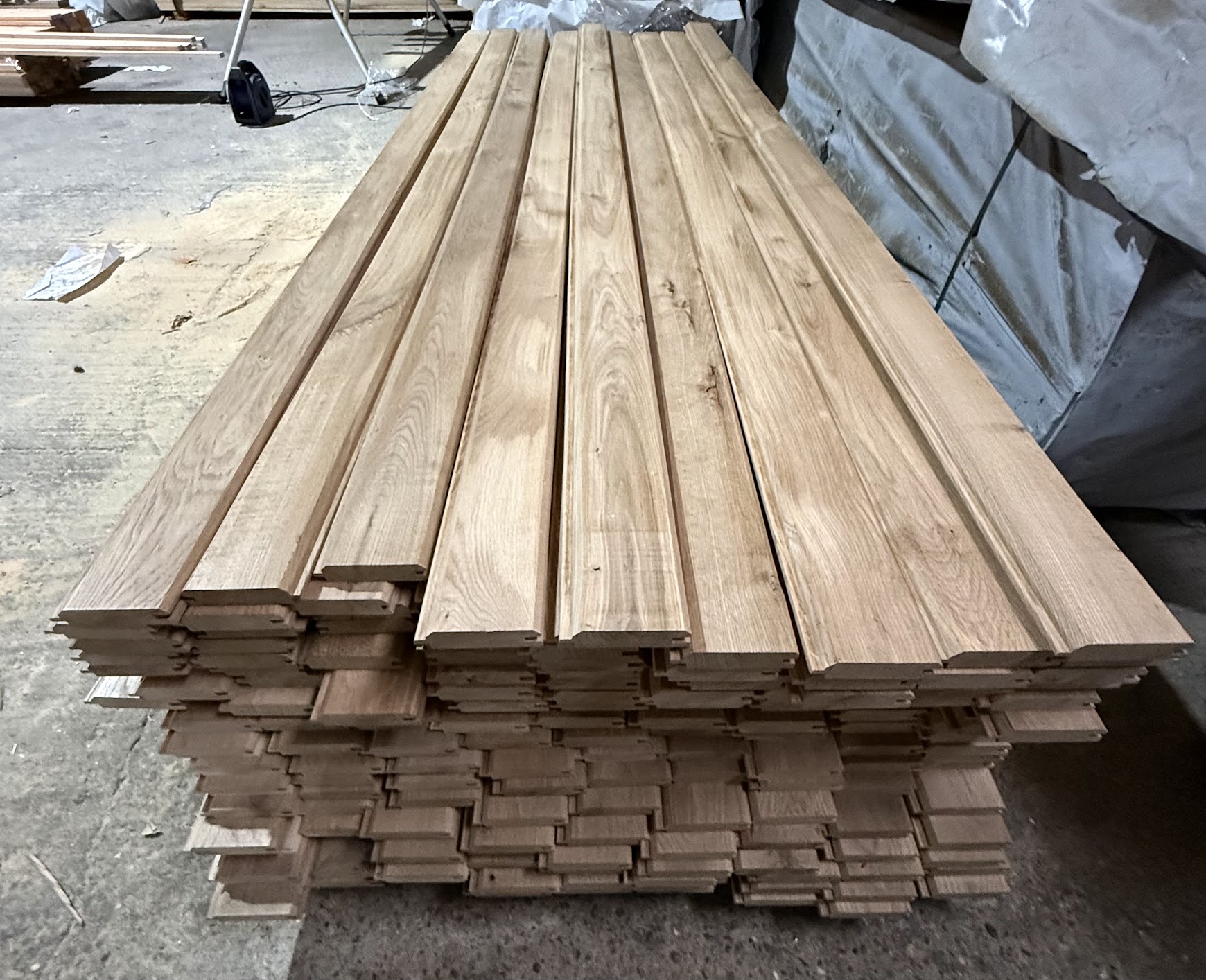 Oak Hardwood TGV Cladding - 22x95mm Smooth finish - Image 3