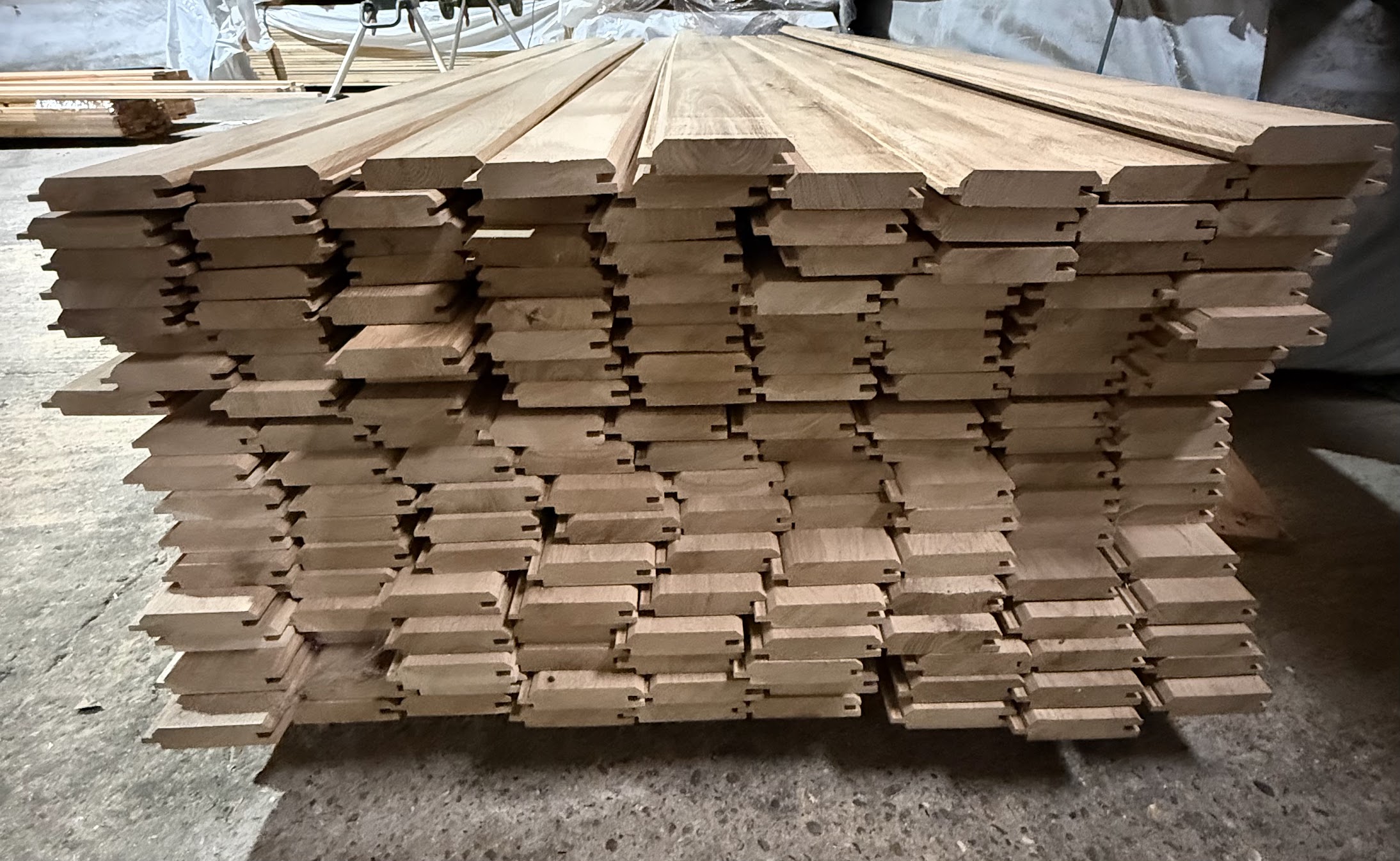 Oak Hardwood TGV Cladding - 22x95mm Smooth finish - Image 2