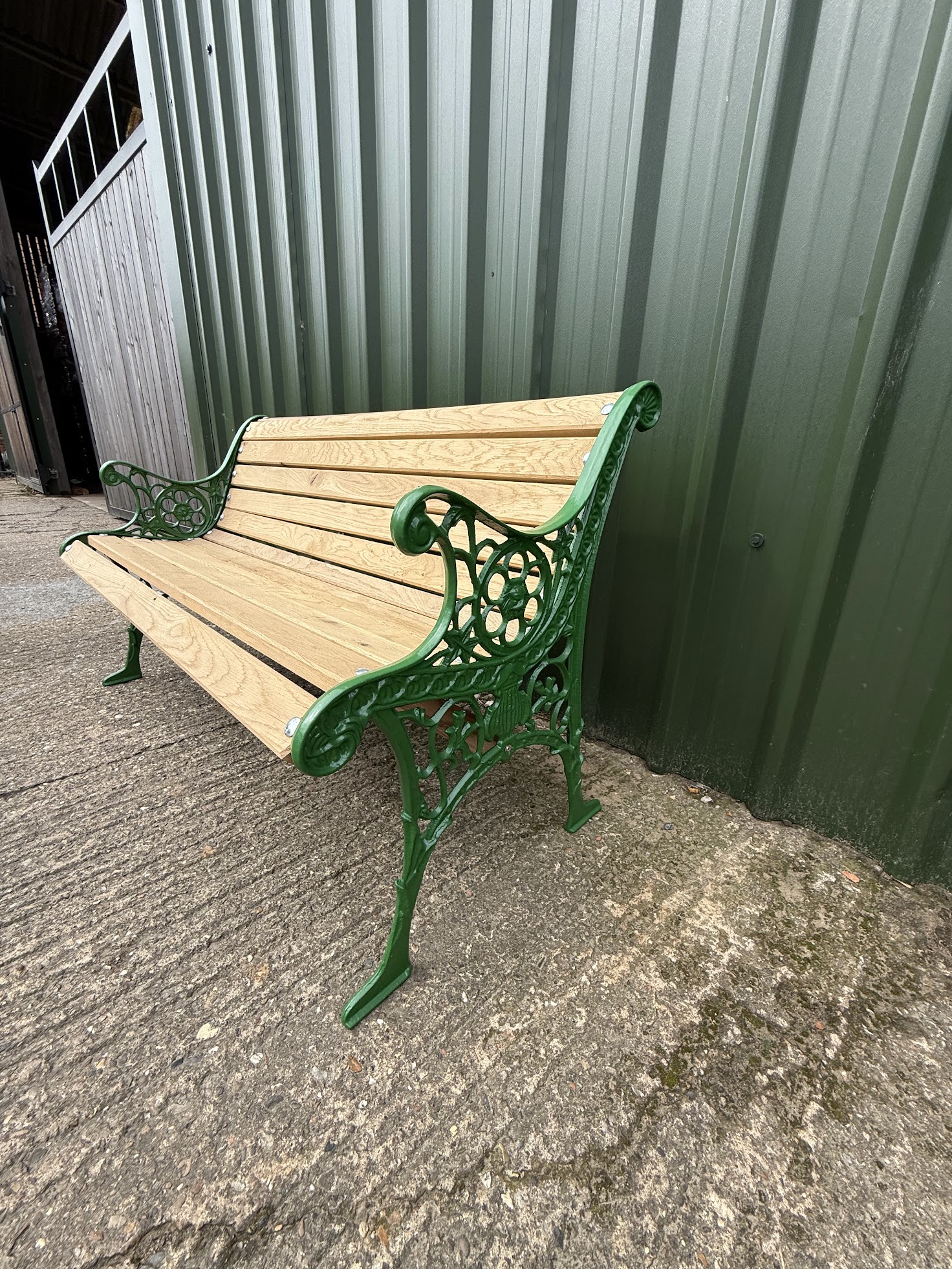 Green Garden Iron Cast Oak Slatted Bench - Image 3