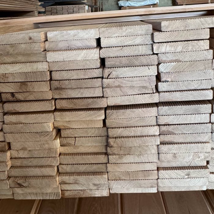 Oak-Decking-boards-Grooved-Timberulove-1.jpeg Oak-Decking-boards-Grooved-Timberulove-1.jpeg